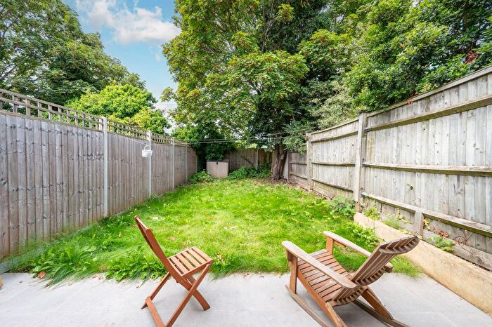 2 Bedroom Flat To Rent In Wells House Road, North Acton, London, NW10