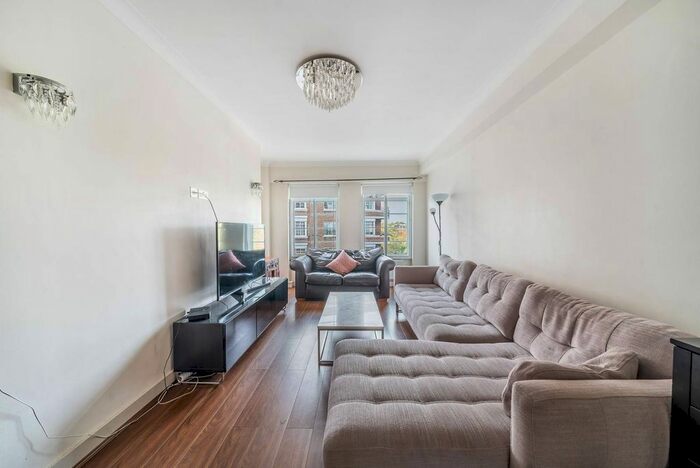 3 Bedroom Flat To Rent In Rossmore Court, Park Road, Marylebone, London, NW1