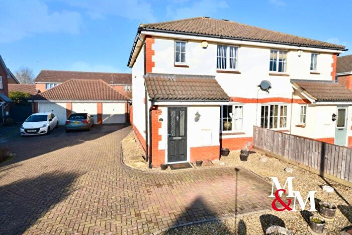3 Bedroom Semi-Detached House To Rent In Byford Way, LU7