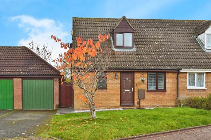 3 Bedroom Semi-Detached House For Sale In Nelson Close, Crownhill, Milton Keynes, MK8