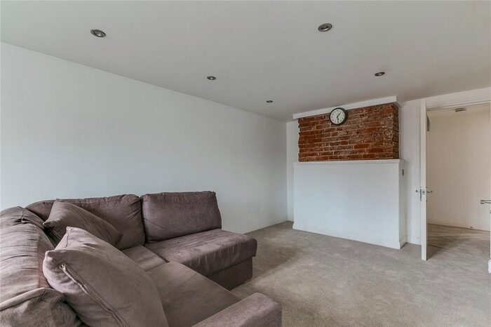 1 Bedroom Flat To Rent In Medfield Street, Roehampton, SW15