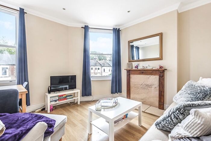 2 Bedroom Flat To Rent In Earlsfield Road, Earlsfield, London, SW18
