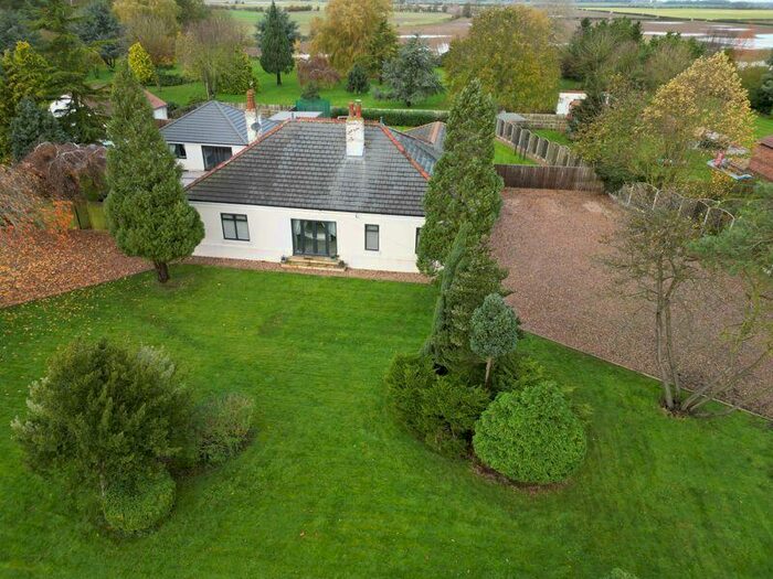 6 Bedroom Detached Bungalow For Sale In Main Road, Camerton, HU12