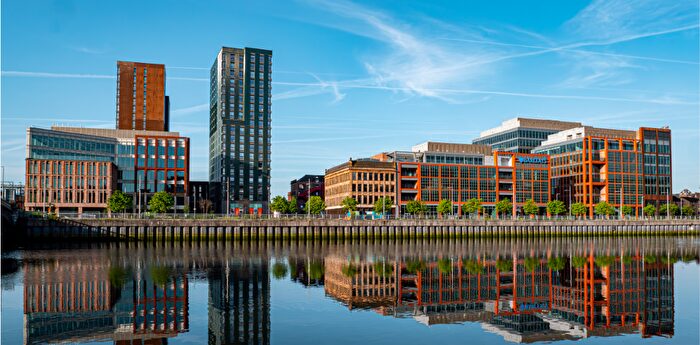 2 Bedroom Flat To Rent In Solasta Riverside, Clyde Place, Glasgow, G5