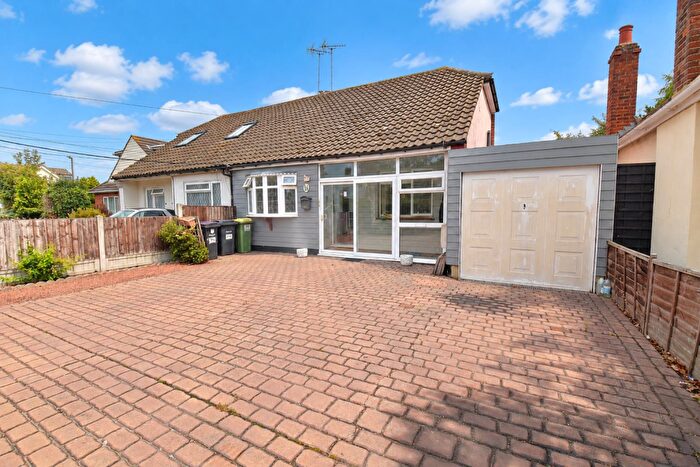 2 Bedroom Semi-Detached Bungalow For Sale In Ashingdon Road, Rochford, SS4