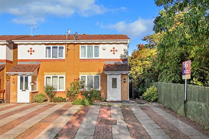 2 Bedroom Semi Detached House To Rent In , Afan Close, Kettering, NN16