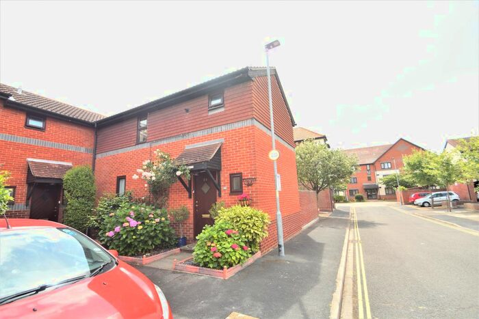 3 Bedroom Semi-Detached House To Rent In Armory Lane, Portsmouth, PO1