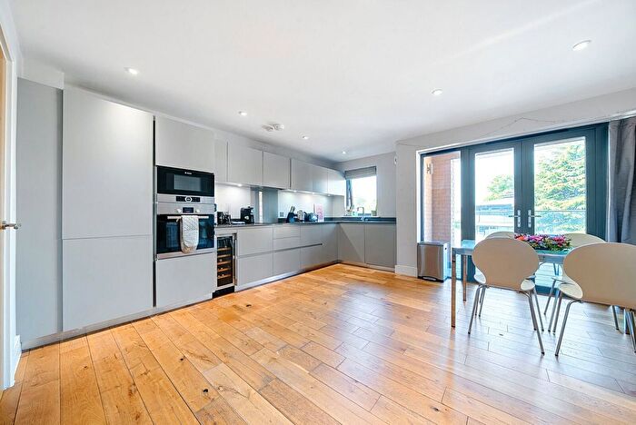 3 Bedroom Flat To Rent In Chantry Court, London Road, Kingston Upon Thames, KT2