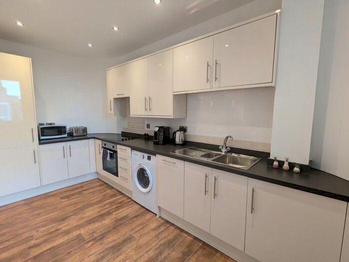 2 Bedroom Flat To Rent In Sanford Street, Swindon, SN1