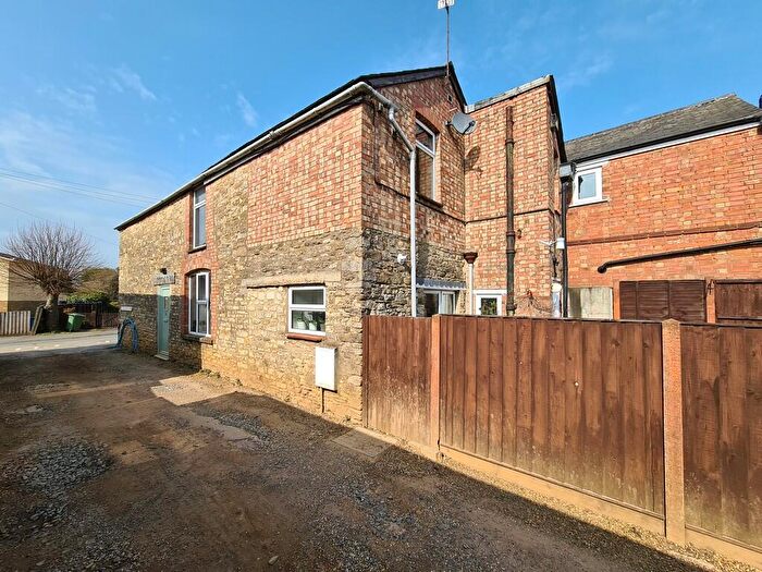 3 Bedroom Semi-Detached House To Rent In Manor Road, Brackley, NN13