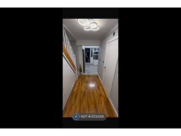 2 Bedroom Terraced House To Rent In Victoria Avenue, Southend-On-Sea, SS2