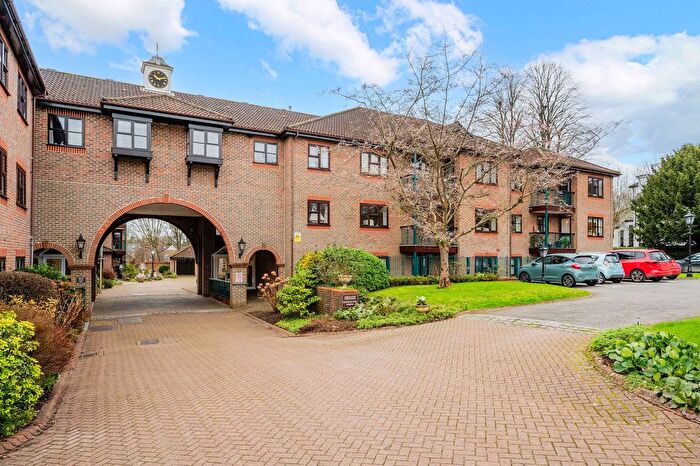 2 Bedroom Flat For Sale In Wraymead Place, Reigate, RH2