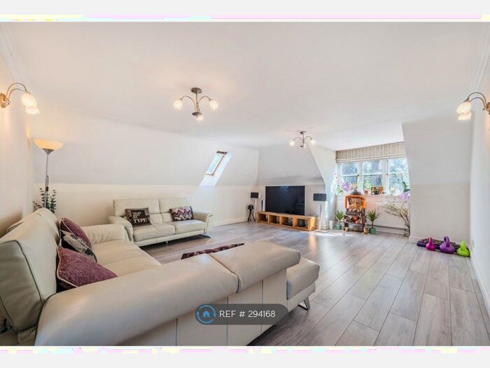2 Bedroom Flat To Rent In Arnwood, Winnersh, Wokingham, RG41