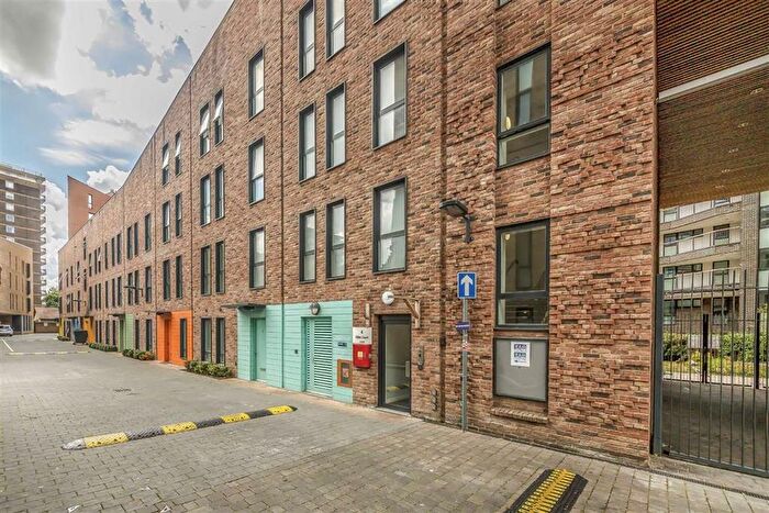 1 Bedroom Flat To Rent In Tabernacle Gardens, London, E2