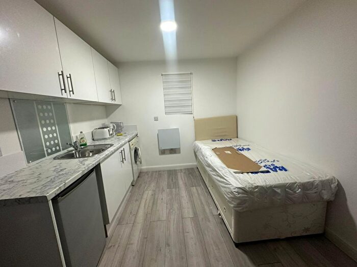 1 Bedroom Studio To Rent In Springfield Gardens, London, NW9