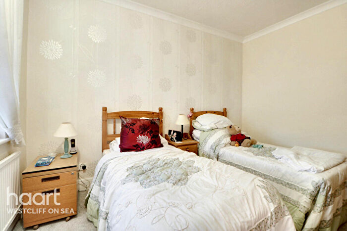 3 Bedroom Bungalow For Sale In Dulverton Avenue, Westcliff-On-Sea, SS0
