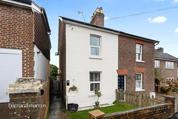 2 Bedroom Semi Detached House For Sale In Hardwick Road, Redhill, RH1