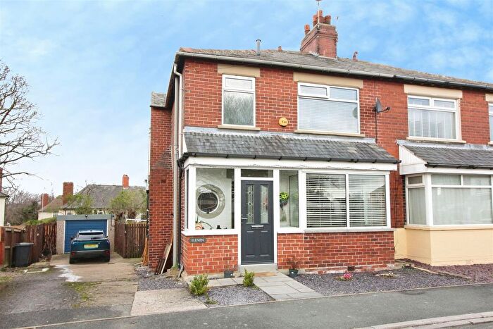 3 Bedroom Semi Detached House For Sale In The Crescent, Halton, Leeds, LS15