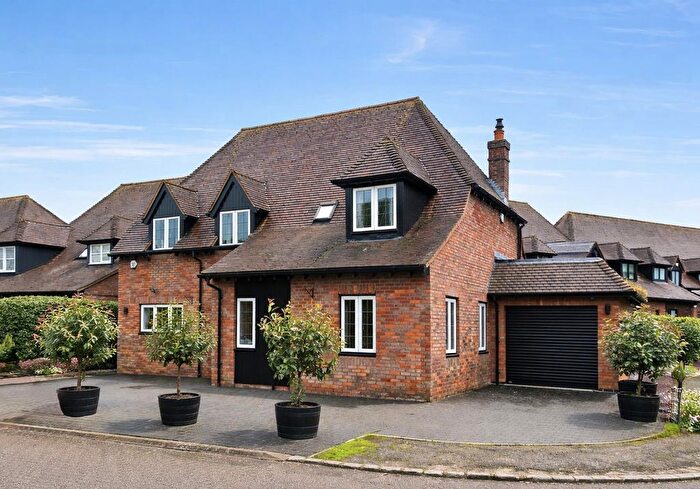 5 Bedroom Detached House For Sale In Butterfield Close, Woolstone, Milton Keynes, MK15