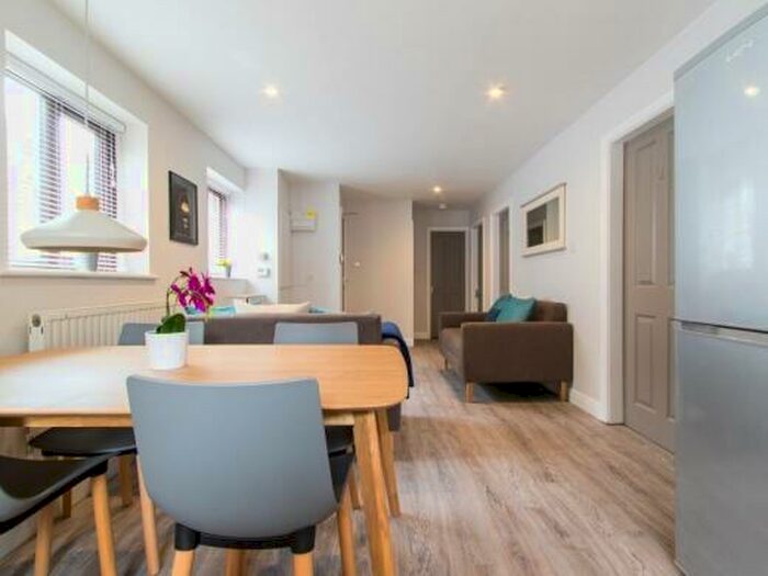 3 Bedroom Flat To Rent In Victoria Road, Leeds, LS6