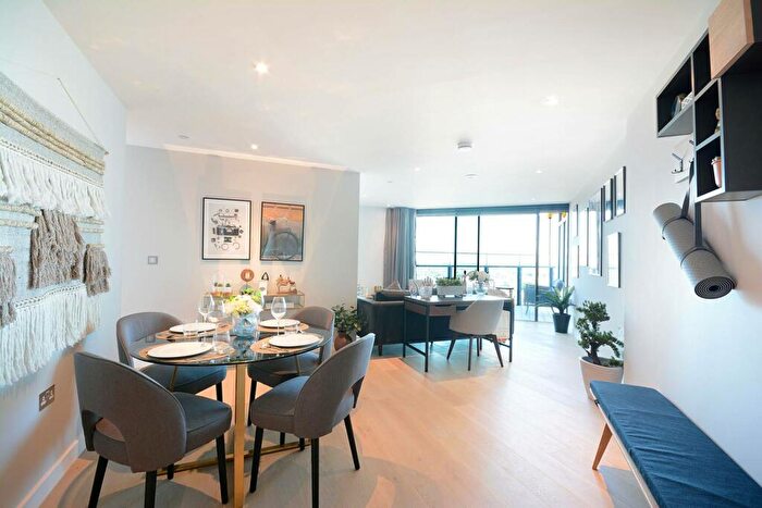 2 Bedroom Flat To Rent In Churchyard Row, Elephant And Castle, SE11