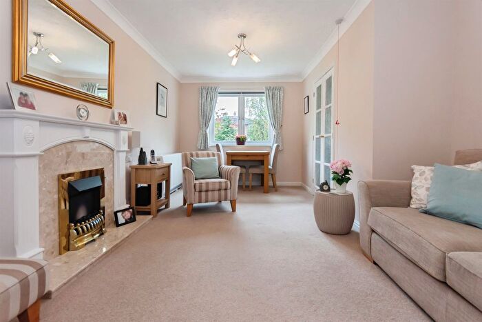 2 Bedroom Flat For Sale In Haslucks Green Road, Shirley, Solihull, B90