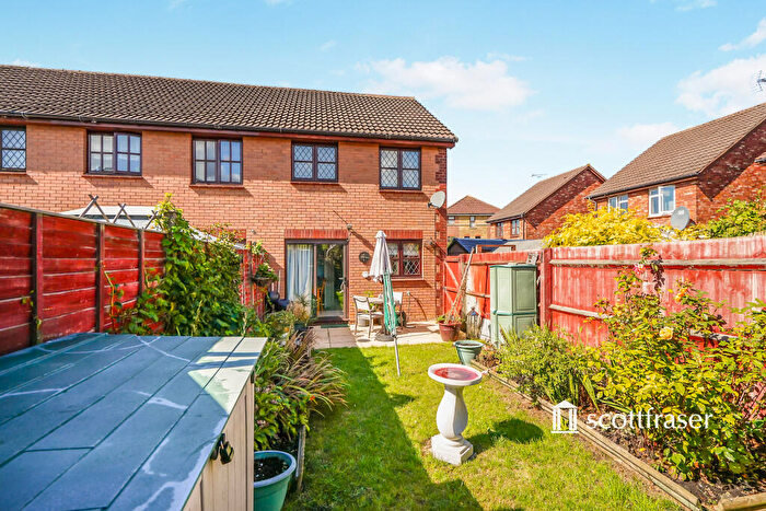 2 Bedroom House To Rent In Mistletoe Green, Oxford, OX4
