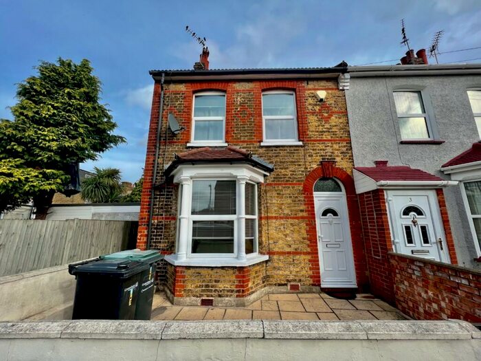 2 Bedroom End Of Terrace House To Rent In Northcote Road, Gravesend, Kent, DA11