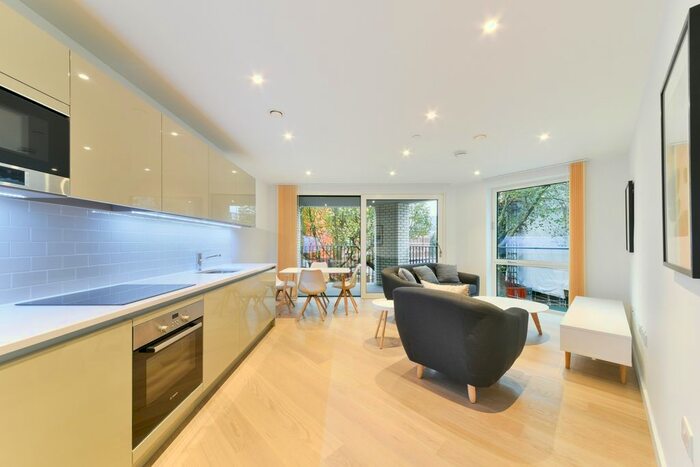 2 Bedroom Flat To Rent In Wansey Street, Elephant Amp; Castle, London, SE17