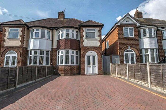 3 Bedroom Semi-Detached House To Rent In Old Lode Lane, Solihull, West Midlands, B92