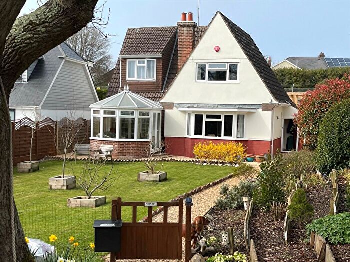 3 Bedroom Detached House For Sale In Oak Road, New Milton, Hampshire, BH25