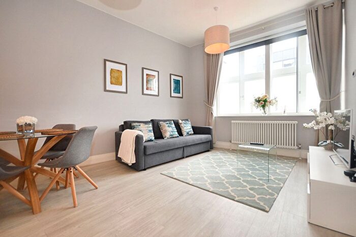 1 Bedroom Flat To Rent In Thames Street, Windsor, SL4