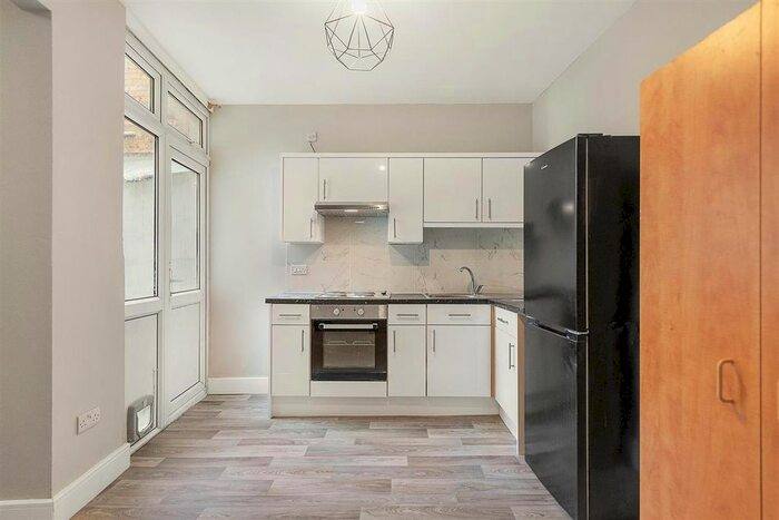 1 Bedroom Flat To Rent In Replingham Road, London SW18