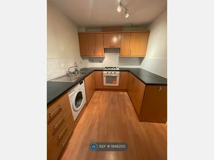 2 Bedroom Flat To Rent In Austin House, Northfield, Birmingham, B31