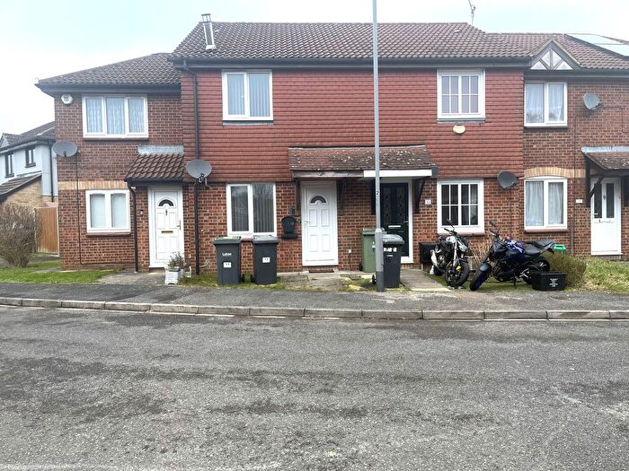 2 Bedroom Terraced House To Rent In Elveden Close, Luton, LU2