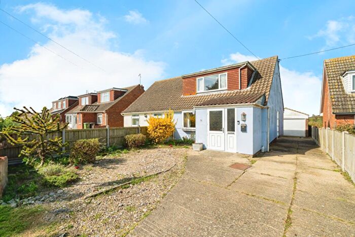 4 Bedroom Semi-Detached House For Sale In California Avenue, Great Yarmouth, NR29