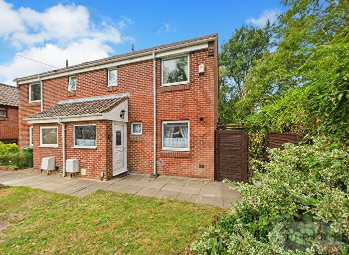 3 Bedroom Semi Detached House For Sale In Sherwood Avenue, Abingdon, OX14