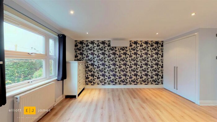 4 Bedroom Detached House For Sale In Alderton Hill, Loughton, IG10