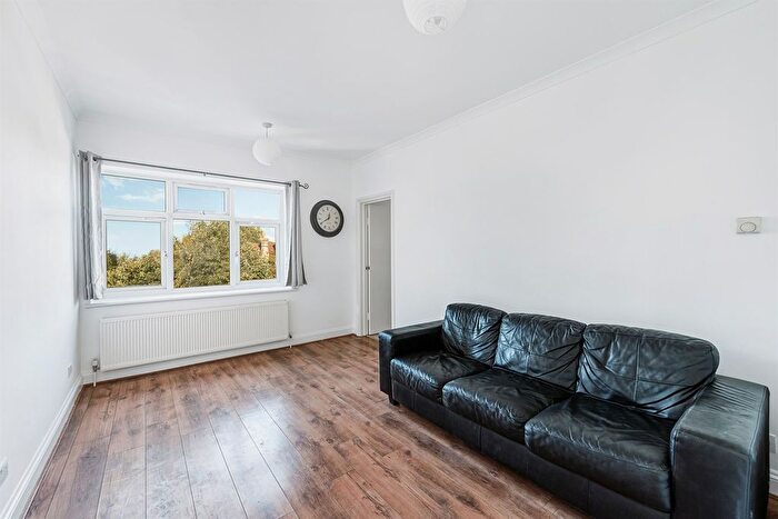 2 Bedroom Flat To Rent In Grange Park, W5