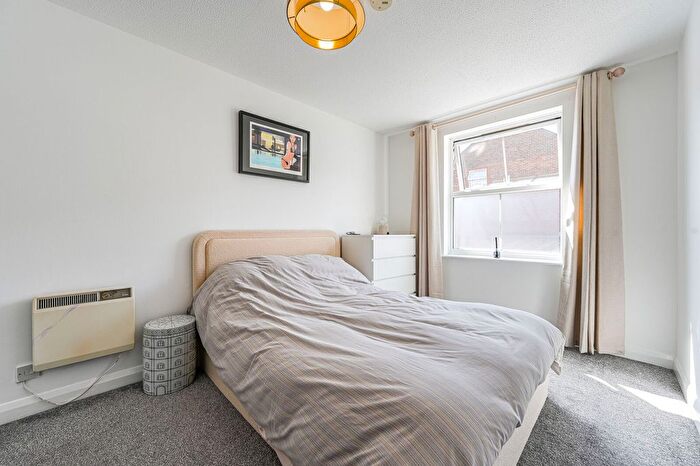 1 Bedroom Flat For Sale In Paxton Close, Forest Hill, London, SE23