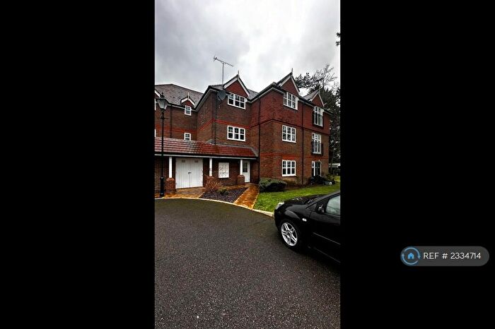 2 Bedroom Flat To Rent In Summerwood, Ifield, Crawley, RH11