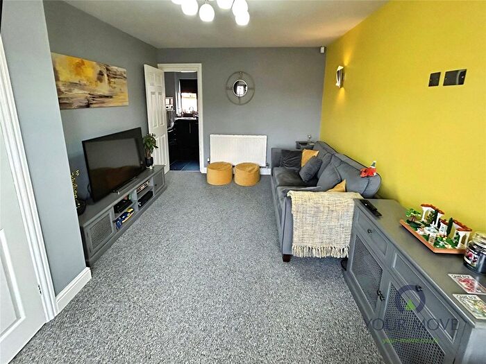 3 Bedroom Semi-detached House For Sale In Carroll Drive, Meir Hay, Stoke On Trent, Staffordshire, ST3