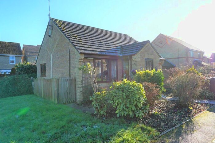 2 Bedroom Bungalow To Rent In Siddons Close, Oundle, Peterborough PE8