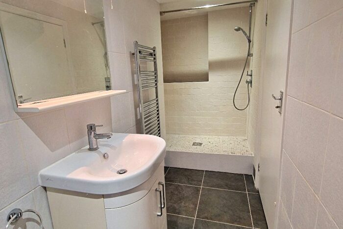 2 Bedroom Flat To Rent In Chalcot Road, Primrose Hill, London, NW1