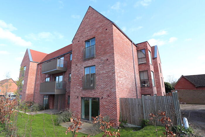 2 Bedroom Apartment To Rent In Chelmsford Road, Shenfield, CM15