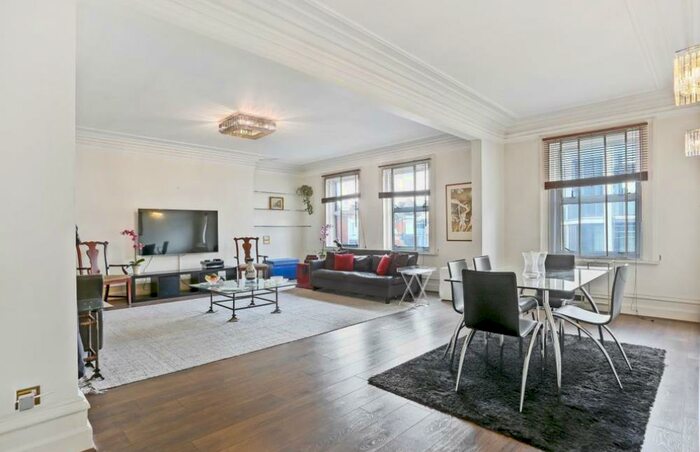 3 Bedroom Apartment To Rent In Old Marylebone Road, Marylebone, London, NW1