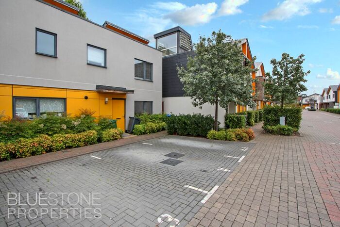 3 Bedroom End Of Terrace House To Rent In Cairns Avenue, London, SW16