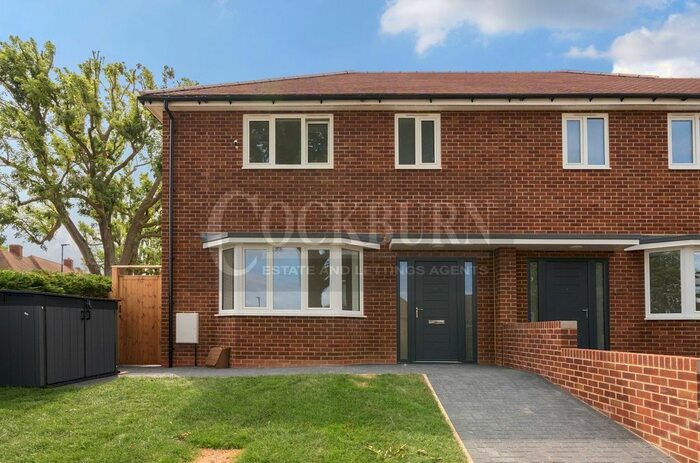 3 Bedroom End Of Terrace House For Sale In Buckler Gardens, London, SE9