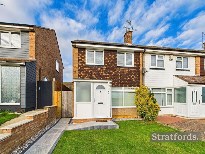 3 Bedroom End Of Terrace House To Rent In Cottingham Grove, Bletchley, MK3