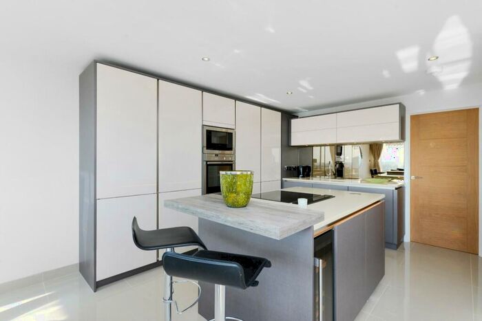 2 Bedroom Apartment To Rent In Cresta House, Finchley Road, London, NW3